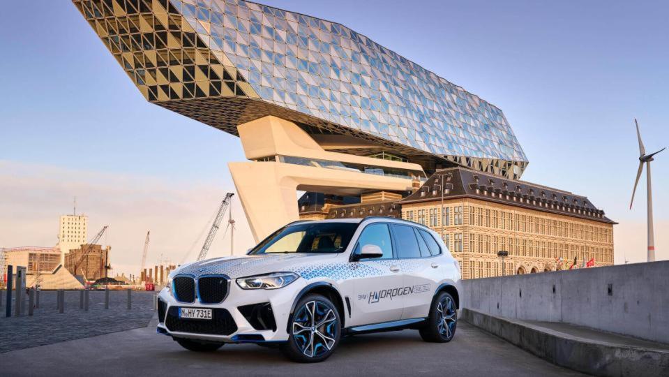 DER BMW iX5 HYDROGEN.